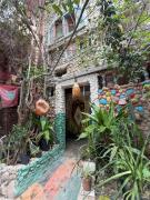 Banana Beach Garden Room - Roof Top Ocean Views - Walk to Village