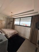 studio elevator, bien lumineux avec une grande terrasse vu panoramique