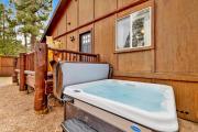 Cielos Nest Cabin | Close to Village and Lake with Hot Tub