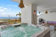 Vistas al Mar Con Jacuzzi A221