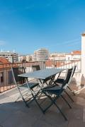 Maison Julia- Triplex avec rooftop terrasse vue sur mer et cathédrale, 10 mins à pieds du palais et plages