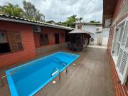 Casa com Piscina Próxima à Praia da Cachoeira