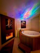 Cozy Apartment with Private Jacuzzi