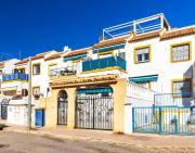 Bungalow mediterráneo con gran solárium y vistas