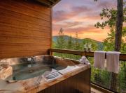 Designer Cabin - Mtn Views - Game Room - Hot Tub