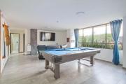 2 bedroom with pool table, 1 block from Lleras park, p8