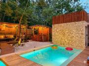 Luxury 5 Bedroom Pool Tiki Bar & Outdoor Gym