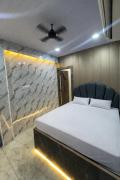Lari Guest House