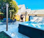 1920 Brick House-Hot Tub-Outdoor Brickoven Pizza-Pets-Breweries
