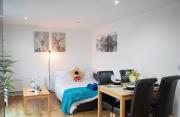 Luxury Penthouse Balcony Flat - 5 Min to Canary Wharf - Prime Long Stays