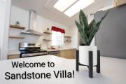 Sandstone Villa - wifi, BBQ, patios