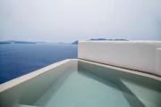 Cycladic Serenity Villa with Private Hot Tub in Oia