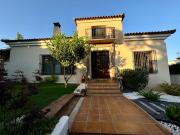 Villa in walking distance to amenities