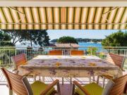 Apartment Geräumige Wohnung Lory mit Meerblick by Interhome