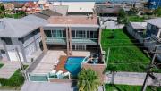 Casa alto padrão com piscina a 200 metros da praia em balneário atami