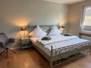 Großzügig, modern, mit Garten Sanierte 4-Zimmer-Wohnung mit Terrasse