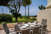 Holidays & Home Primera Linea de Playa , Terraza , piscina ,Elviria ,Marbella