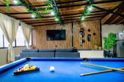 6 bedroom penthouse with pool table- 1 block from Lleras park p4