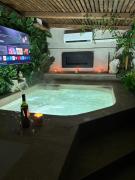 Studio Nessa with a private jacuzzi