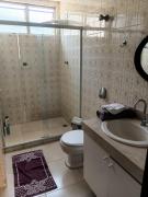 Quarto e banheiro privativos