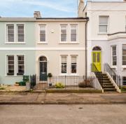 Stunning 2 Bed Townhouse with Patio