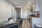 City Centre Modern Apartments - By VICHY Holidays
