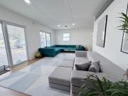 Modern Lux king Suite Just Minutes To Lido Beach and Downtown