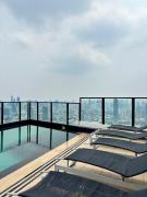 Top Sathani Khlong Tan