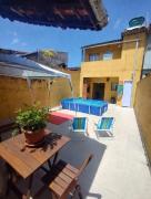 Casa com Piscina e Churrasqueira Perto da Praia