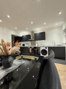 Modern 3 bed house Enfield 25 Mins to London