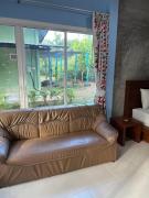 Top Ban Khlong Chi Lat