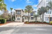 5 BD & 5 BA Home - Walk to the Beach