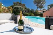 Villa with Pool and barbecue in the city center
