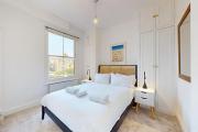 Chic 2BR London Flat with Patio Near Clapham Station