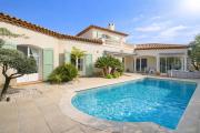 Villa Flora -150m2, Swimming Pool, Sea on Foot, Air Conditioning