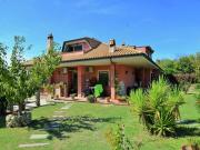 Villa in Monterotondo with Pool & Tiber Views