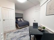 Modern Victoria Studio en-suite , Private Bath & Kitchenette, walk to Big Ben & Buckingham palace
