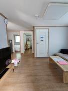 Stay JoyㅡSteps away from Gyeongbokgung Palace and Bukchon Hanok Village
