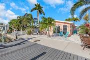 2589 Bayshore Dr