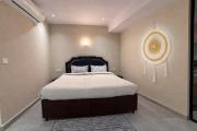 Modern Cozy Studio with King Bed & Kitchenette