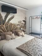 Le Chêne Doré Appartement romantique avec Jacuzzi Privé au cœur du centre touristique