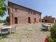 Flat with swimming pool and air conditioning