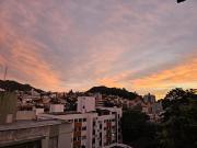 Apto totalmente mobiliado do lado da UFSC!