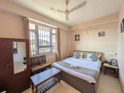 Hotel Swetamber 100-meters from MG Marg