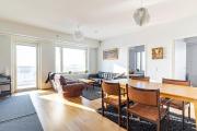 Next to metro and shopping center with great seaview