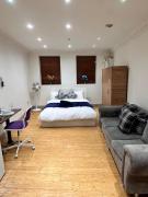 Budget flat in Shepherds Bush - Near Westfield & Tube