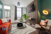 Stylish 2 bed home in St Helens by Lyx Stays, Ideal for Contractors, Weekend Getaways and Business Travellers - with Free Parking