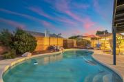 Sparkling Pool Grill Backyard Lounge Oro Valley
