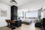 Skyline City Luxury Apartment with Stunning Terrace by BiNoBi!