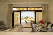 Designer Golf villa - Heated Pool & Serene views